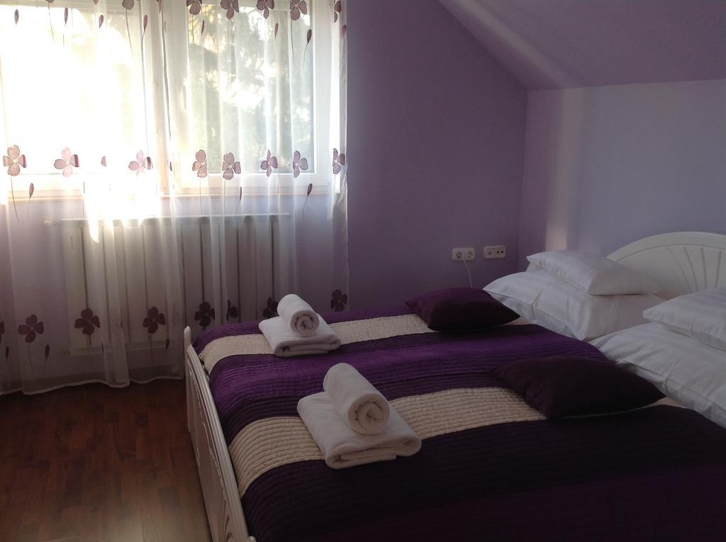 Attila Apartmanhaz Ξενοδοχείο Hévíz Δωμάτιο φωτογραφία