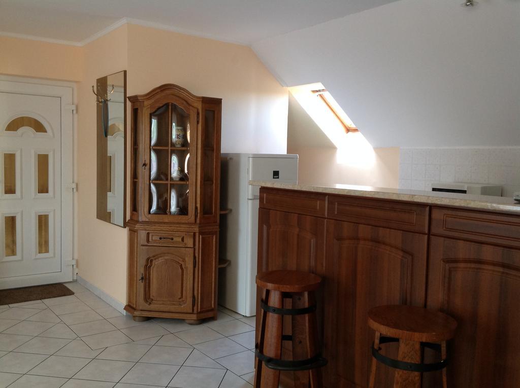 Attila Apartmanhaz Ξενοδοχείο Hévíz Δωμάτιο φωτογραφία