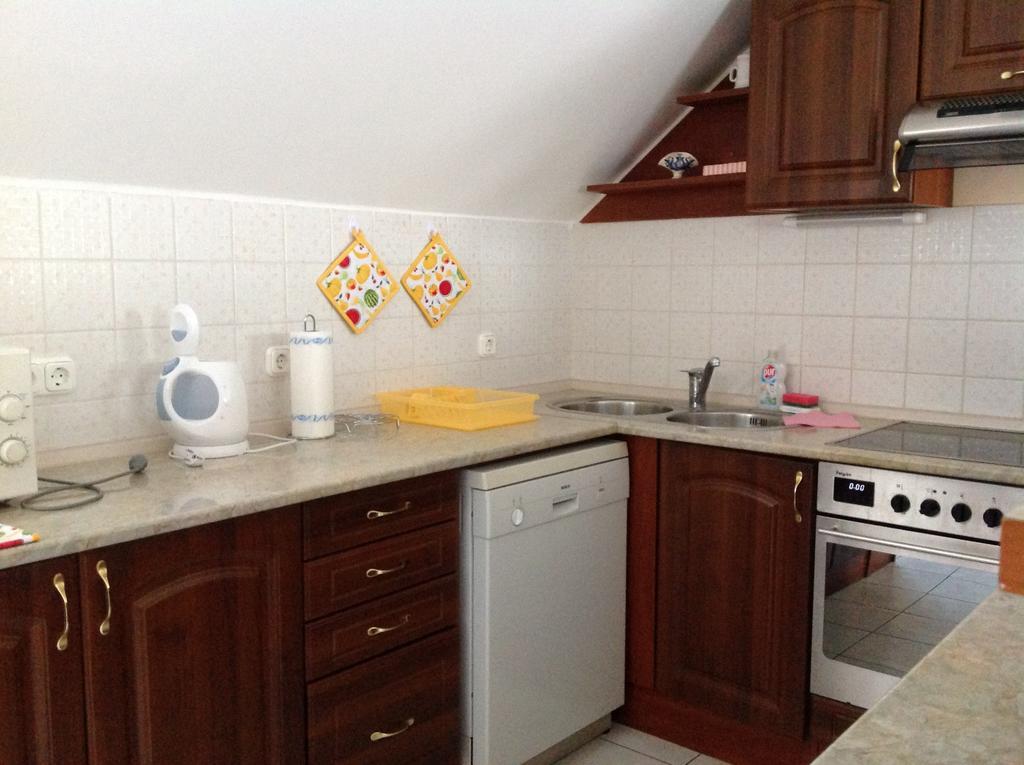 Attila Apartmanhaz Ξενοδοχείο Hévíz Δωμάτιο φωτογραφία