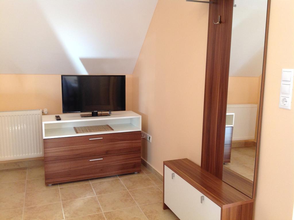 Attila Apartmanhaz Ξενοδοχείο Hévíz Δωμάτιο φωτογραφία