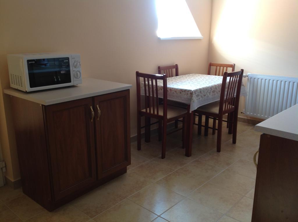 Attila Apartmanhaz Ξενοδοχείο Hévíz Δωμάτιο φωτογραφία
