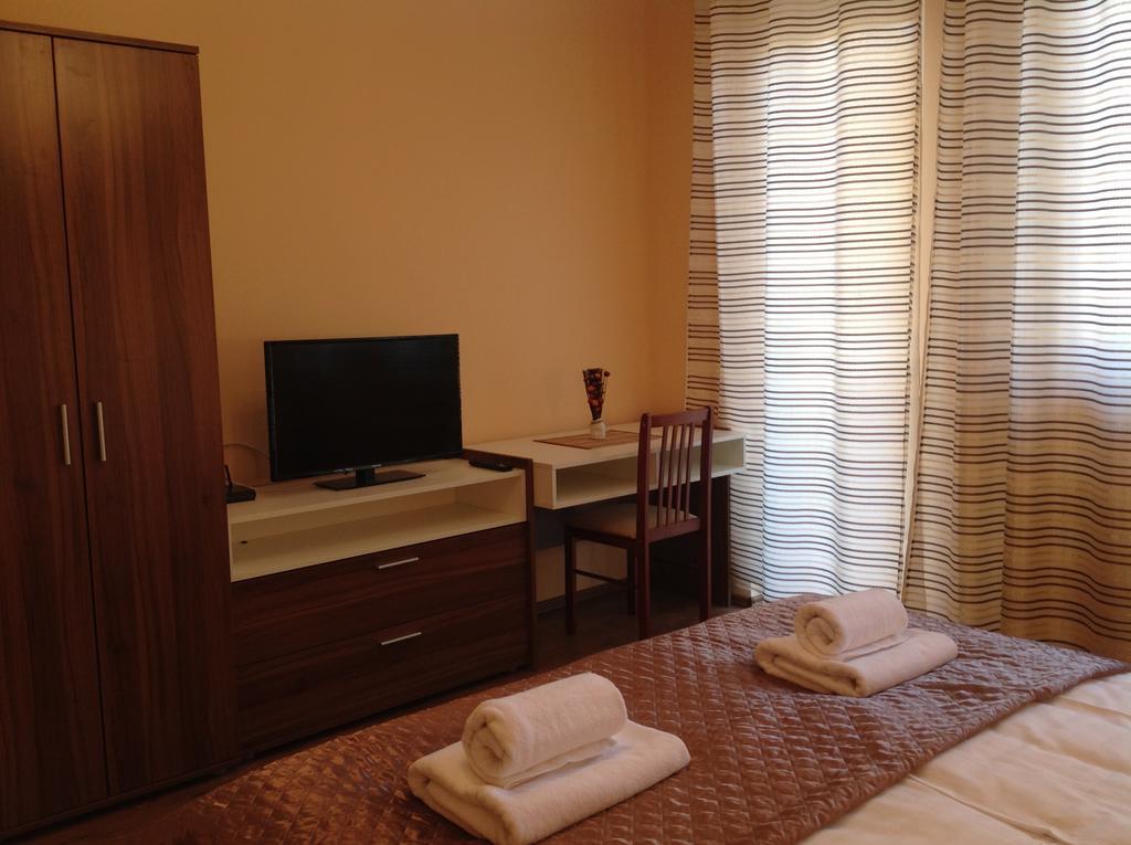 Attila Apartmanhaz Ξενοδοχείο Hévíz Δωμάτιο φωτογραφία