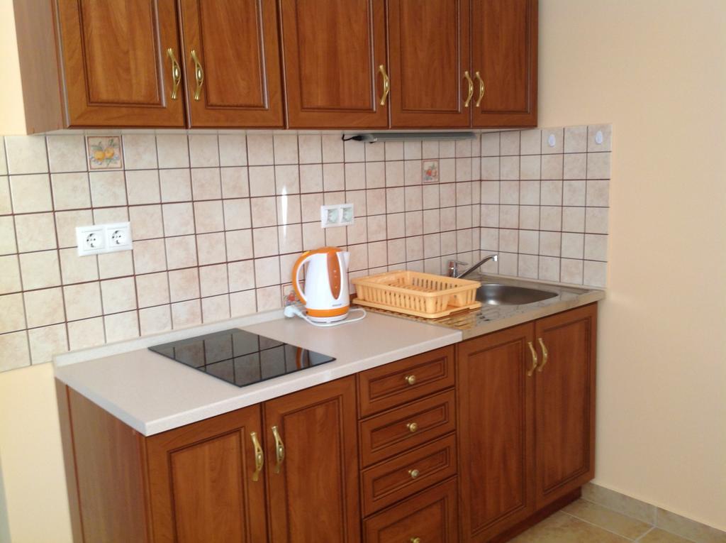 Attila Apartmanhaz Ξενοδοχείο Hévíz Δωμάτιο φωτογραφία