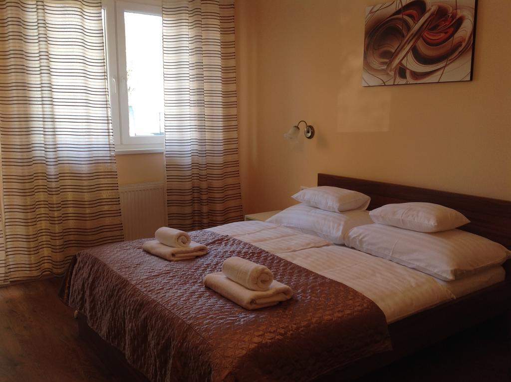 Attila Apartmanhaz Ξενοδοχείο Hévíz Δωμάτιο φωτογραφία